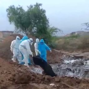 Hindistan'da korona kurbanlarına insanlık dışı muamele