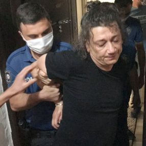Kütahya'da şiddet gören kadını, polis çilingirle kurtardı