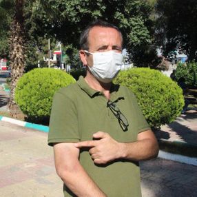 Kameraya çektiği köpeklerin saldırısına uğradı