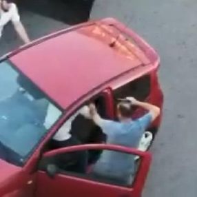 Kocaeli'de yol vermeme kavgasında silahla tehdit etti