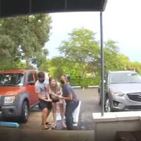 ABD'de bir kadın hastaneye yetişemedi otoparkta doğurdu