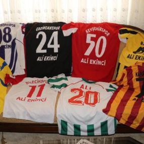 Denizli'de bir vatandaş forma aşkıyla koleksiyon yaptı