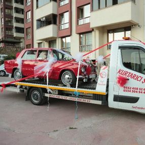 Karabük'te klasik otomobili çekiciyle çekip düğün yaptı