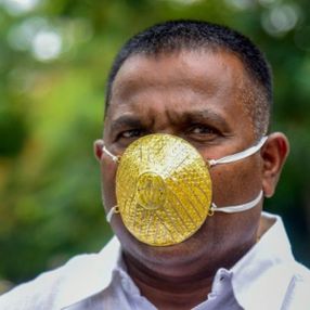 Hindistan'da koronavirüse karşı altın maske