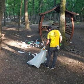 Belgrad ormanı ve sahil şeridi çöplüğü döndü