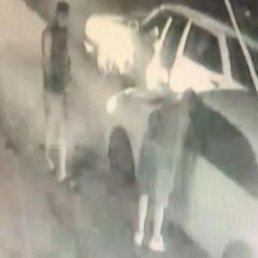 Pendik'te bir kadın aracının camı kırılarak darbedildi