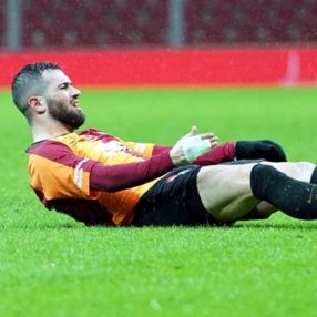 Ömer Bayram'ın parmağı kırıldı