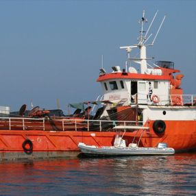 İzmir'de bir gemide 276 sığınmacı yakalandı