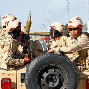 Mısır ordusundan Libya sınırında tatbikat