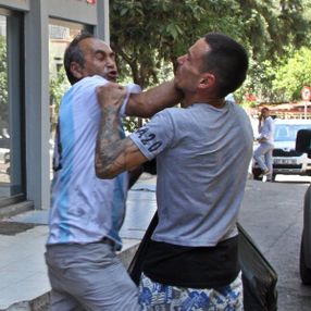 Üst üste 2 kere evi yanan genç, komşularından dayak yedi