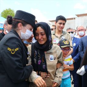 Havai fişek patlamasında şehit olan askerlere veda