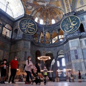 UNESCO: Ayasofya'da değişikliği bize bildirin