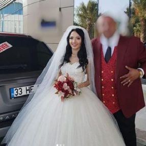 Eski eşinin özel görüntülerini arkadaşlarıyla paylaştı