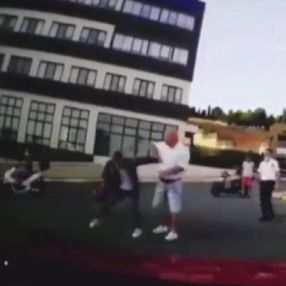 Tuzla'da kurye ile site sakininin kavgası kamerada