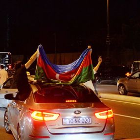 Azerbaycan halkı sokaklarda Ermenistan'ı protesto etti