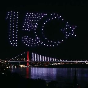 İstanbul Boğazı'nda drone'larla 15 Temmuz gösterisi