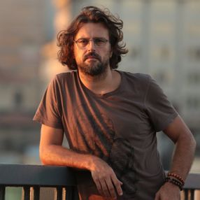 Tolga Gümüşay, yeni romanı İstanbul Maviyken’i anlatıyor