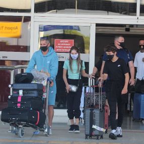 Sezonu açan ilk İngiliz turist kafilesi Antalya'da