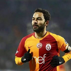 Selçuk İnan futbolu bırakıyor