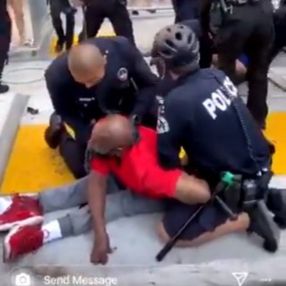 ABD polisi bu kez engelli siyahiyi darbetti