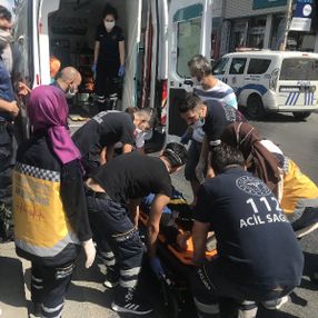 Esenyurt'ta anne ve kucağındaki bebeğine araba çarptı