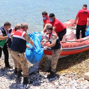 Van Gölü'nde 3 kişinin daha cesedi bulundu