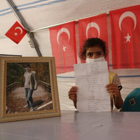 HDP önündeki ailelerin evlat nöbeti 323’ncü gününde