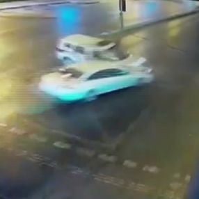Esenyurt'ta kırmızı ışık ihlali yapan sürücü kamerada