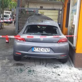 Irkçı Alman, Azerbaycan vatandaşının arabasını kundakladı
