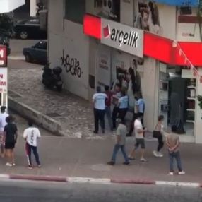 Antalya'da seyyar satıcı zabıtalar tarafından dövüldü