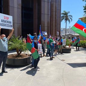ABD'de Ermeniler Azerbaycanlılara saldırdı