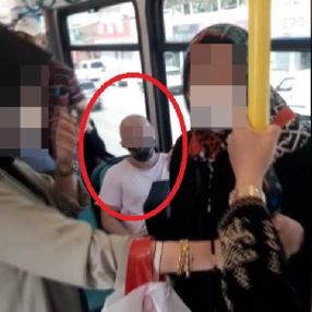 Bursa metrosunda telefonla görüntü çekme kavgası