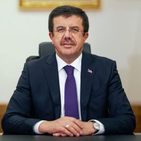 Nihat Zeybekci, maskeci oldu