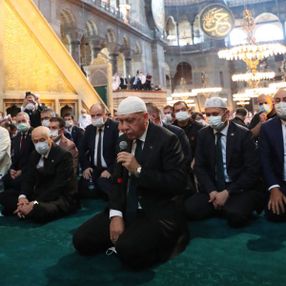 Cumhurbaşkanı Erdoğan, cuma öncesi Kur'an tilaveti verdi