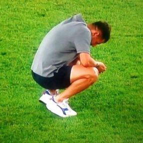 Emre Belözoğlu, sahaya dönüp dua etti