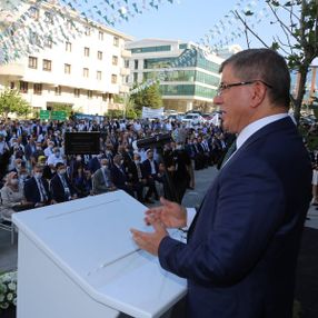 Davutoğlu'nun Ankara'daki açılışı sönük geçti