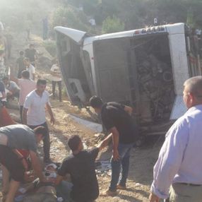 Mersin'de asker taşıyan otobüs devrildi: 4 şehit