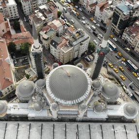 Taksim Camii'nin şerefesi göründü