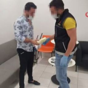 Üzerinden yarım kilo uyuşturucu çıktı, serbest bırakıldı