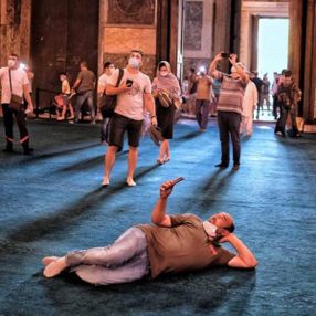 Turistler Ayasofya Camii'nin her yerini fotoğraflıyor
