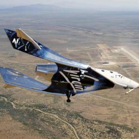 Virgin Galactic, insanları uzaya taşıyacak mekiği tanıttı