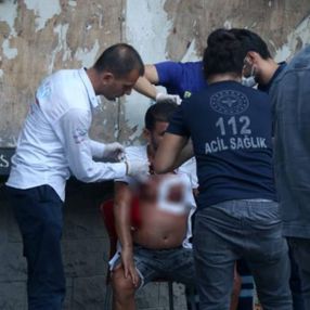 Taksim'de para isteyen değnekçi, vatandaşı bıçakladı