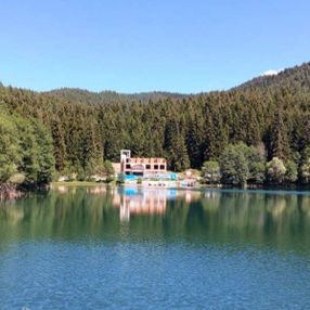 Artvin Karagöl'de beton otel rezilliği