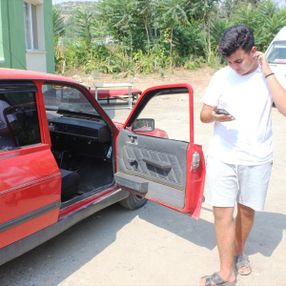 Osmaniye'de 1999 model otomobil sesli komutla çalışıyor