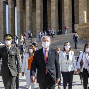Kemal Kılıçdaroğlu kurultay sonrası Anıtkabir'e gitti