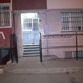 Küçükçekmece'de bir kişi evde tuttuğu kadını rehin aldı