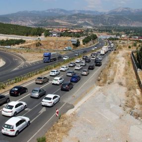 Tatil dönüşü Muğla civarında yoğun trafik