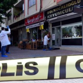 Adana'da kuyumcu soygunu: Kuyumcuyu göğsünden vurdular