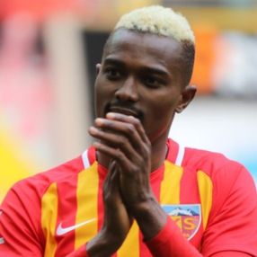 Beşiktaş ve Galatasaray'ın Mensah teklifi