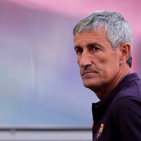 Barcelona Quique Setien'in görevine son verdi